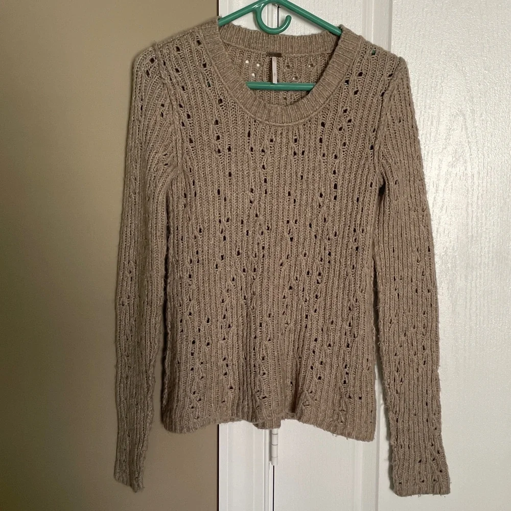 Free People Women’s Knit Scoop Neck Sweater. Size Small.